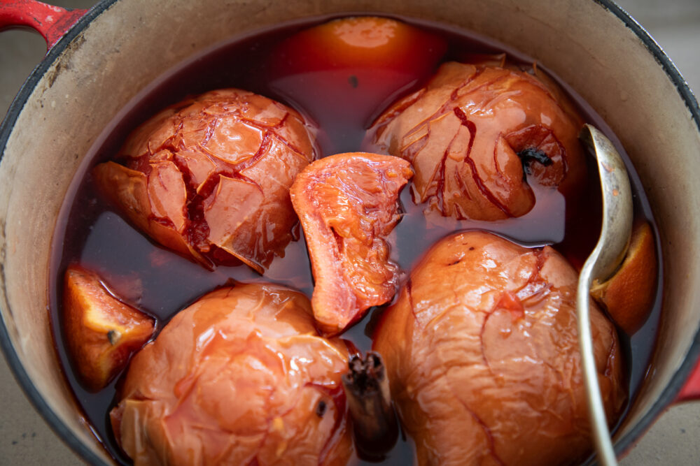 Cinnamon pot-roasted quinces